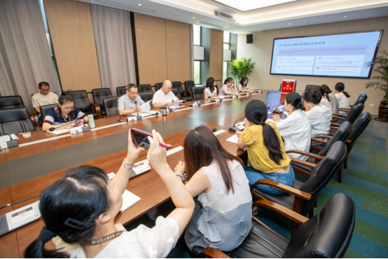 校准党性坐标 深耕书香阵地—— 福建省图书馆第三支部开展树立和践行正确政绩观专题党课 